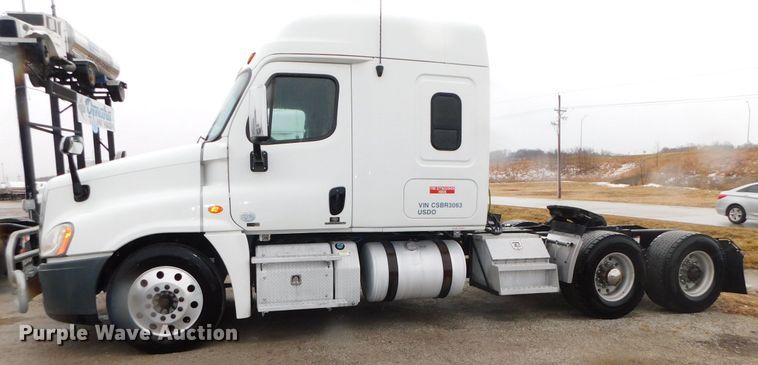 image for item DJ5928 2012 Freightliner Cascadia 125  semi truck