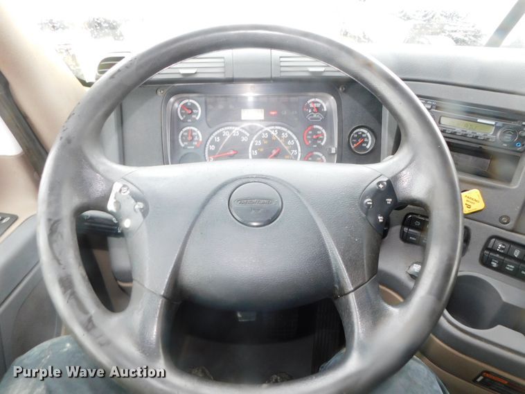 image for item DJ5928 2012 Freightliner Cascadia 125  semi truck