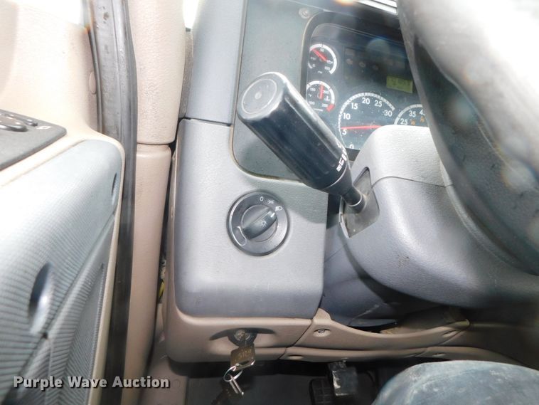 image for item DJ5928 2012 Freightliner Cascadia 125  semi truck