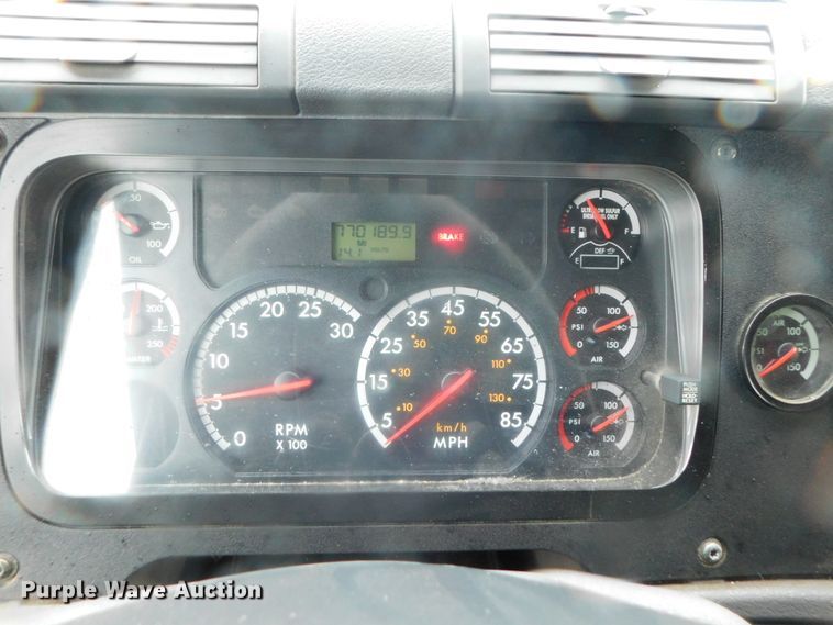 image for item DJ5928 2012 Freightliner Cascadia 125  semi truck