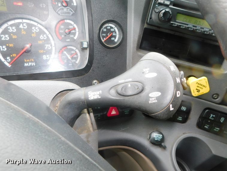 image for item DJ5928 2012 Freightliner Cascadia 125  semi truck