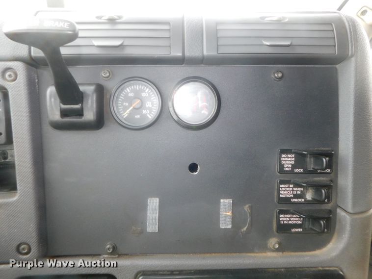 image for item DJ5928 2012 Freightliner Cascadia 125  semi truck