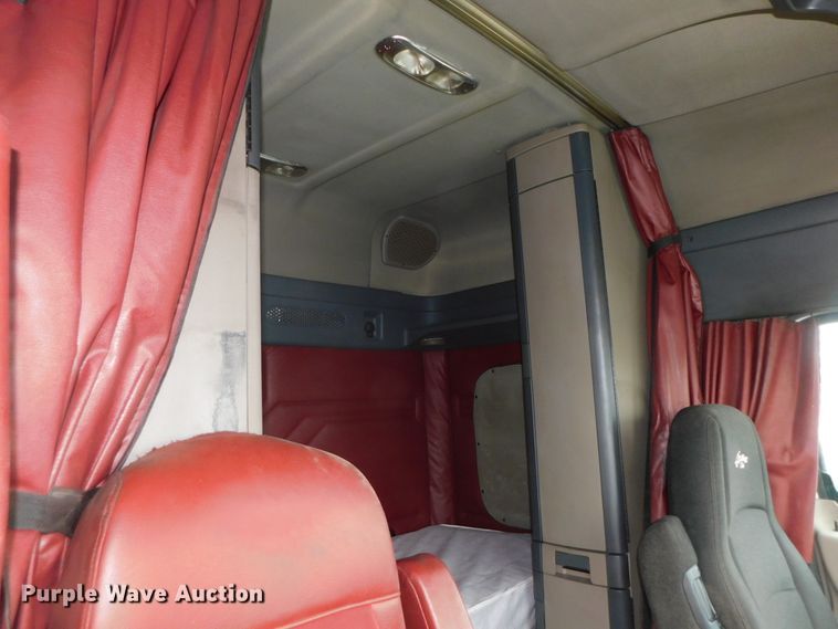 image for item DJ5928 2012 Freightliner Cascadia 125  semi truck