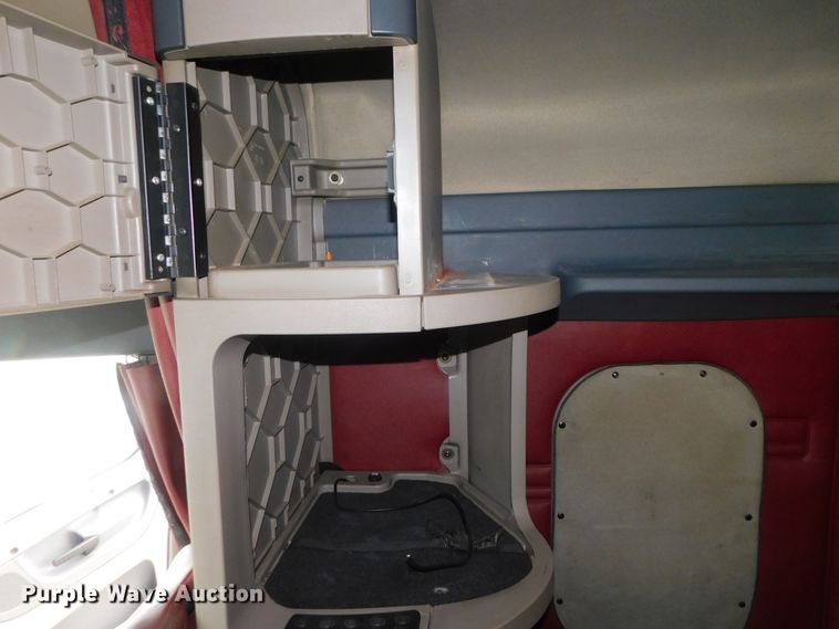 image for item DJ5928 2012 Freightliner Cascadia 125  semi truck