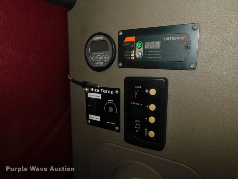 image for item DJ5928 2012 Freightliner Cascadia 125  semi truck