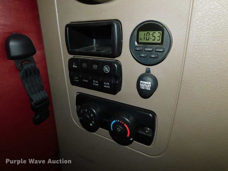 image for item DJ5928 2012 Freightliner Cascadia 125  semi truck