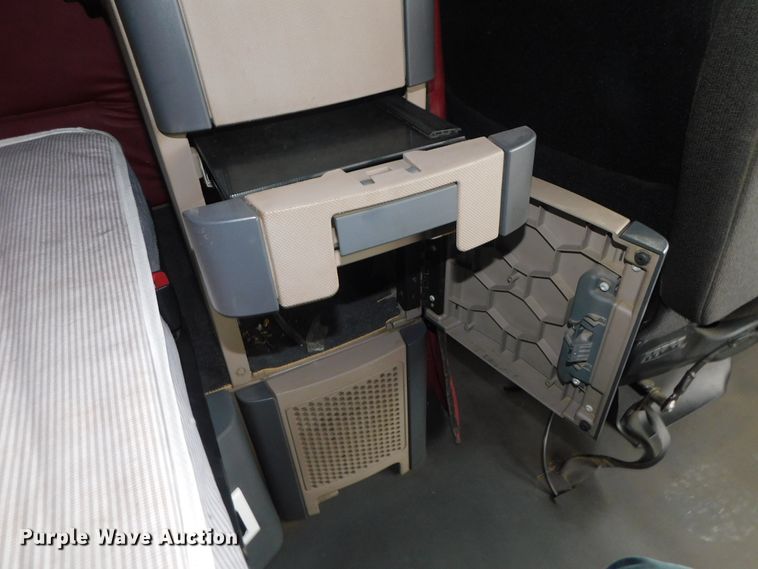 image for item DJ5928 2012 Freightliner Cascadia 125  semi truck