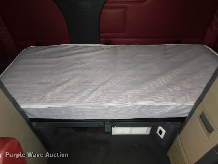 image for item DJ5928 2012 Freightliner Cascadia 125  semi truck