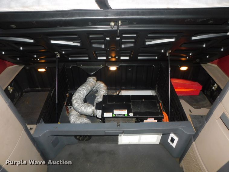 image for item DJ5928 2012 Freightliner Cascadia 125  semi truck