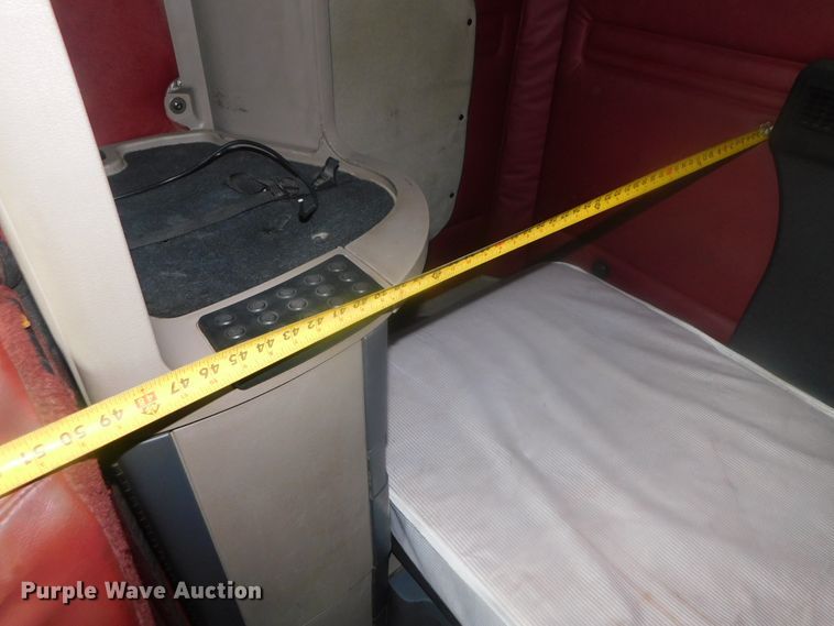 image for item DJ5928 2012 Freightliner Cascadia 125  semi truck