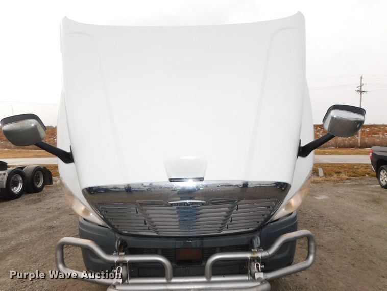 image for item DJ5928 2012 Freightliner Cascadia 125  semi truck