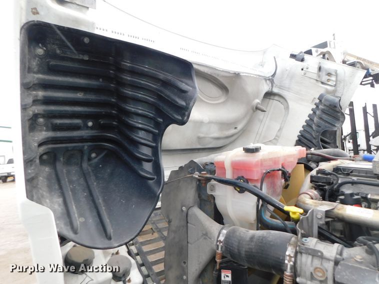 image for item DJ5928 2012 Freightliner Cascadia 125  semi truck