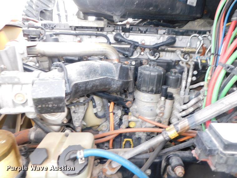 image for item DJ5928 2012 Freightliner Cascadia 125  semi truck