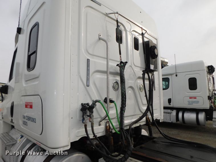 image for item DJ5928 2012 Freightliner Cascadia 125  semi truck