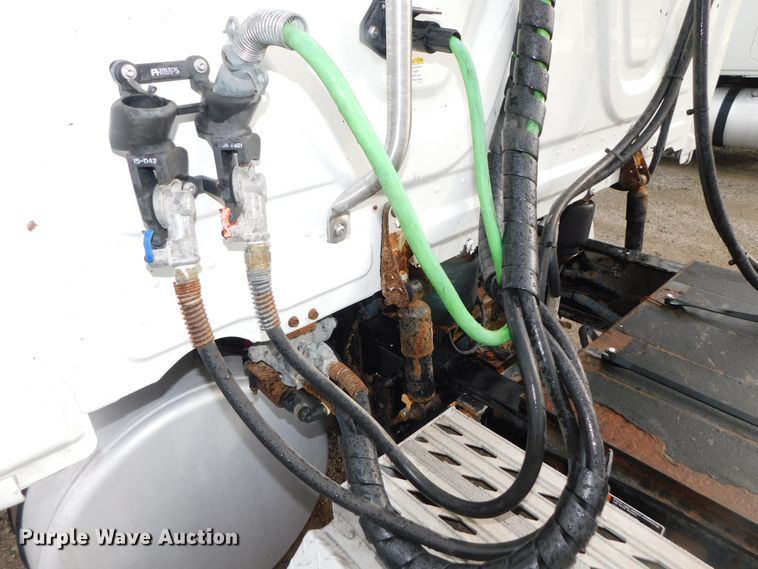 image for item DJ5928 2012 Freightliner Cascadia 125  semi truck