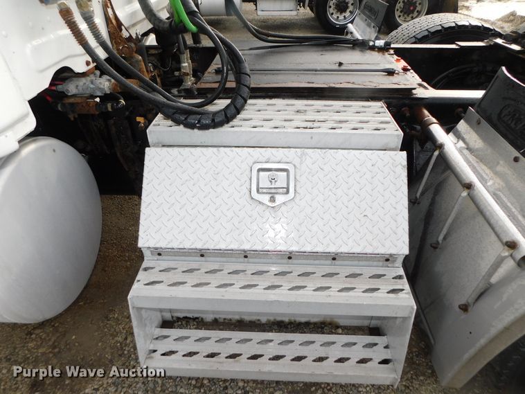 image for item DJ5928 2012 Freightliner Cascadia 125  semi truck