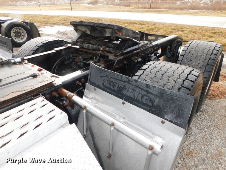 image for item DJ5928 2012 Freightliner Cascadia 125  semi truck