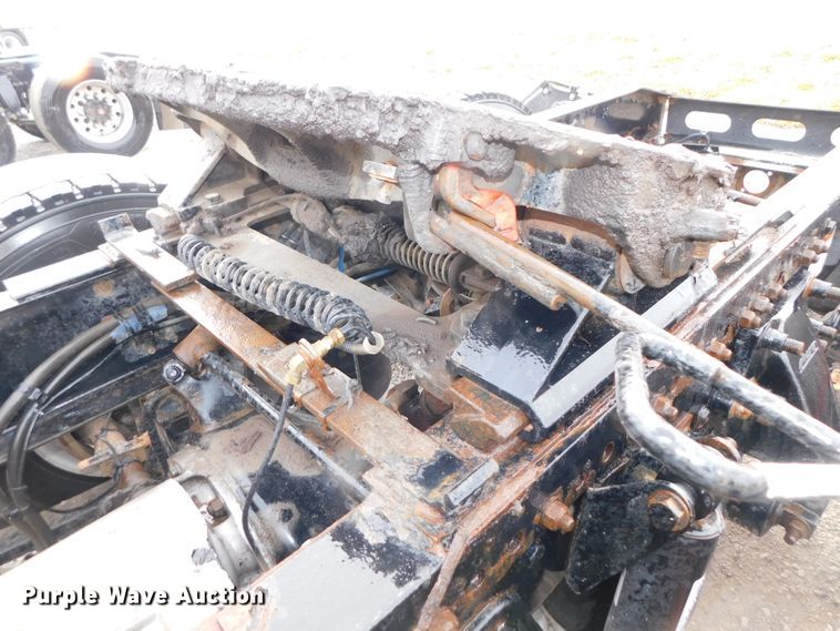 image for item DJ5928 2012 Freightliner Cascadia 125  semi truck