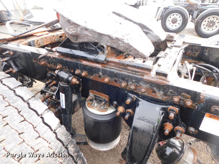 image for item DJ5928 2012 Freightliner Cascadia 125  semi truck