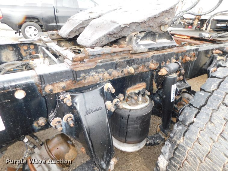 image for item DJ5928 2012 Freightliner Cascadia 125  semi truck