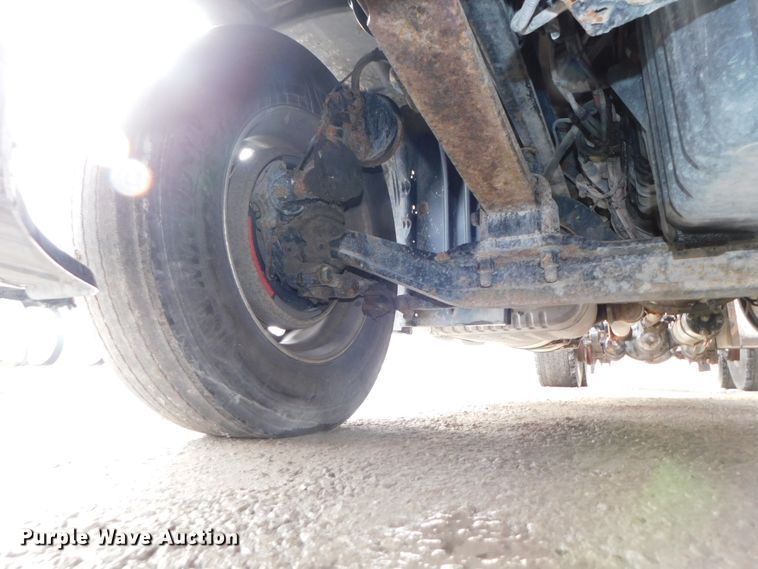 image for item DJ5928 2012 Freightliner Cascadia 125  semi truck