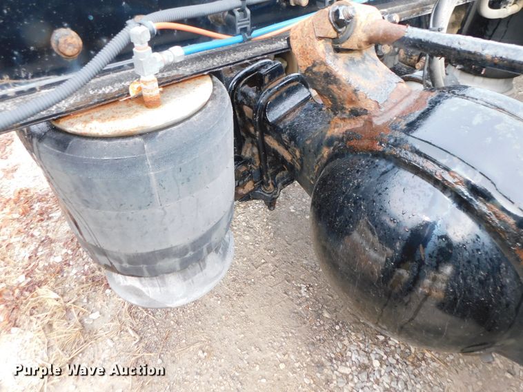 image for item DJ5928 2012 Freightliner Cascadia 125  semi truck