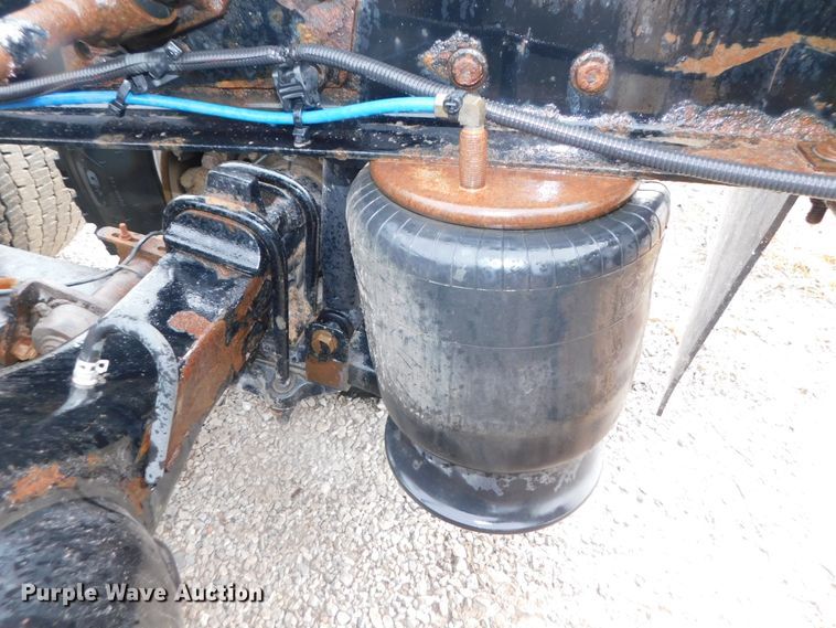 image for item DJ5928 2012 Freightliner Cascadia 125  semi truck