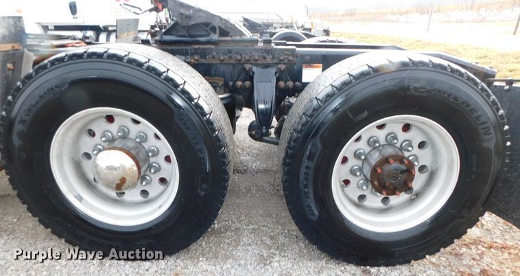 image for item DJ5928 2012 Freightliner Cascadia 125  semi truck