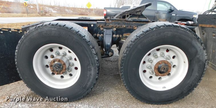 image for item DJ5928 2012 Freightliner Cascadia 125  semi truck