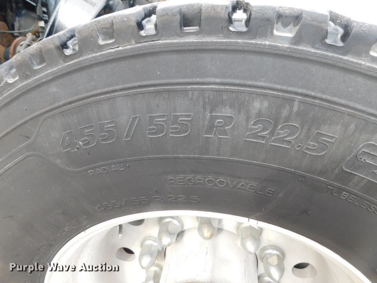 image for item DJ5928 2012 Freightliner Cascadia 125  semi truck