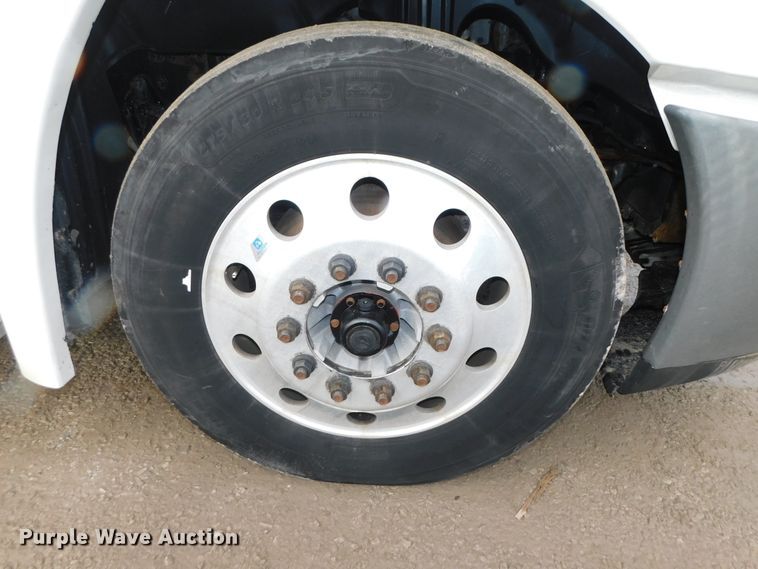 image for item DJ5928 2012 Freightliner Cascadia 125  semi truck