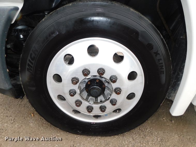 image for item DJ5928 2012 Freightliner Cascadia 125  semi truck