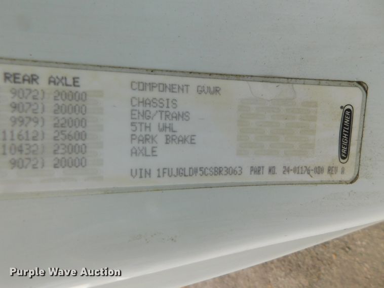 image for item DJ5928 2012 Freightliner Cascadia 125  semi truck