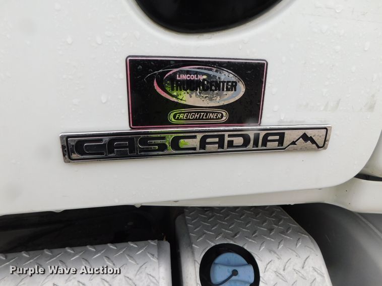image for item DJ5928 2012 Freightliner Cascadia 125  semi truck