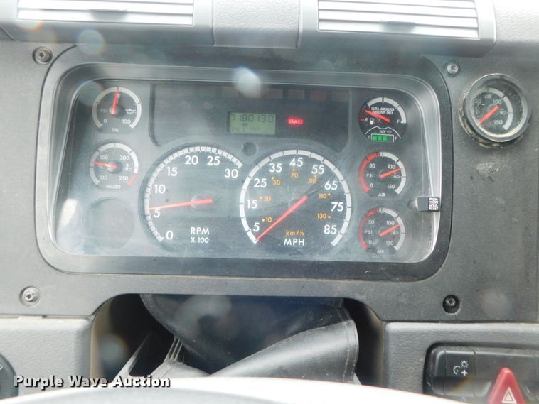 image for item DJ5929 2013 Freightliner Cascadia 125  semi truck