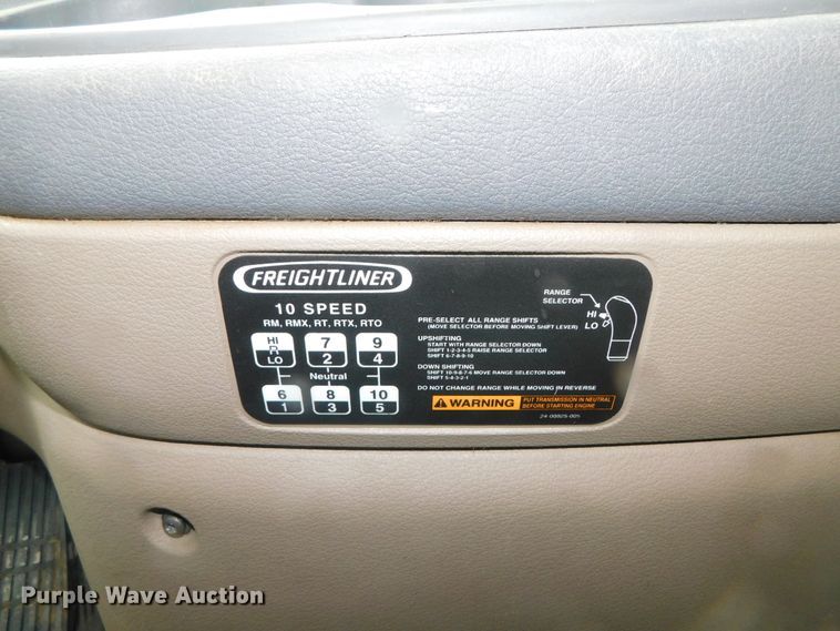 image for item DJ5929 2013 Freightliner Cascadia 125  semi truck