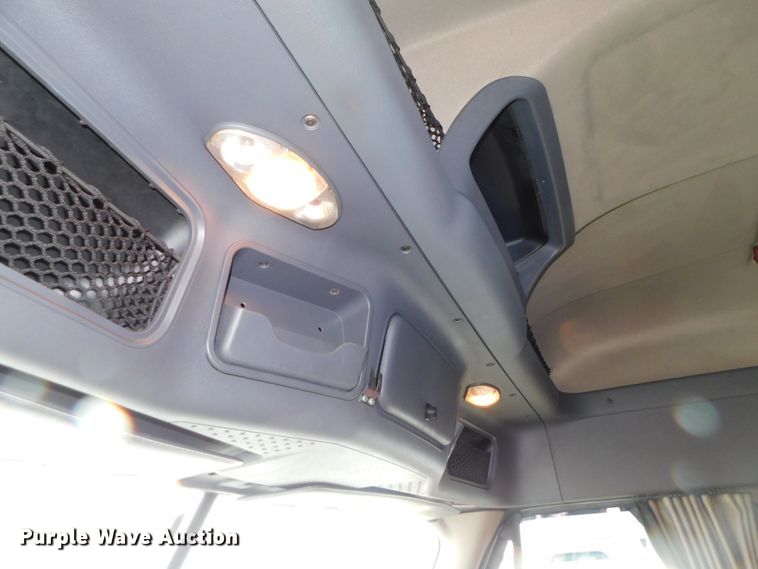 image for item DJ5929 2013 Freightliner Cascadia 125  semi truck