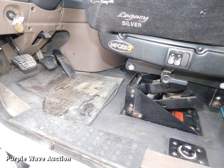 image for item DJ5929 2013 Freightliner Cascadia 125  semi truck