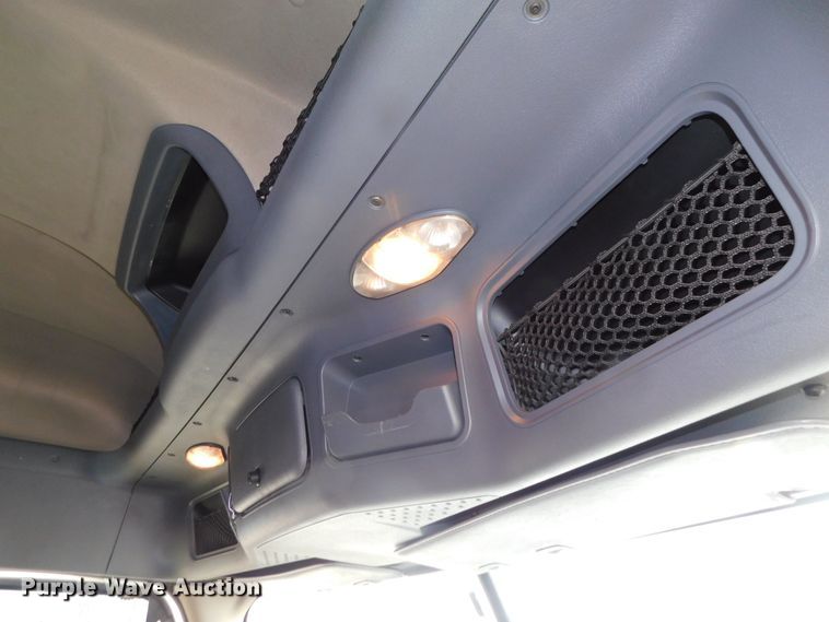 image for item DJ5929 2013 Freightliner Cascadia 125  semi truck