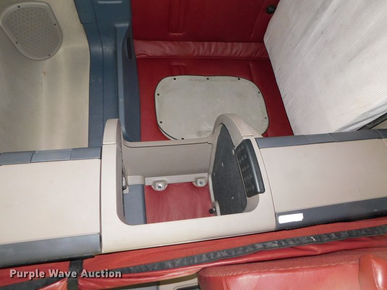 image for item DJ5929 2013 Freightliner Cascadia 125  semi truck