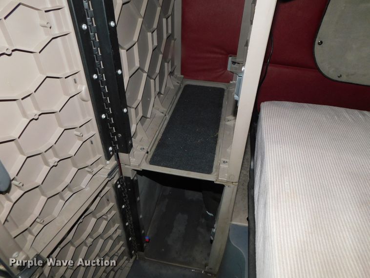 image for item DJ5929 2013 Freightliner Cascadia 125  semi truck