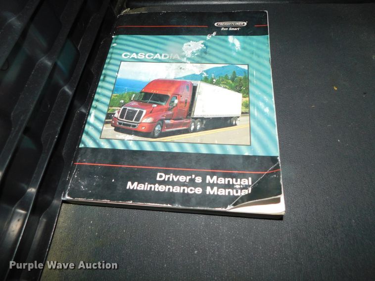 image for item DJ5929 2013 Freightliner Cascadia 125  semi truck