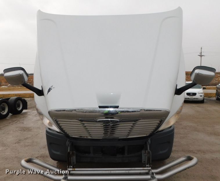 image for item DJ5929 2013 Freightliner Cascadia 125  semi truck