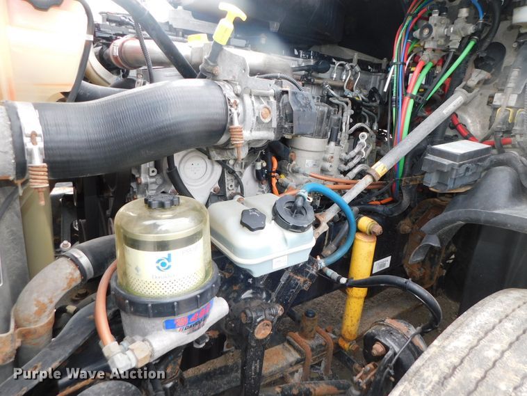 image for item DJ5929 2013 Freightliner Cascadia 125  semi truck