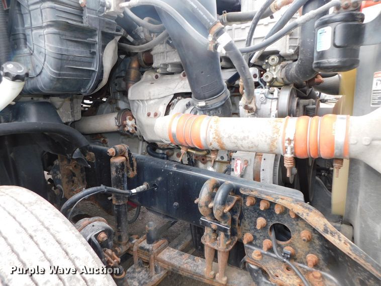 image for item DJ5929 2013 Freightliner Cascadia 125  semi truck