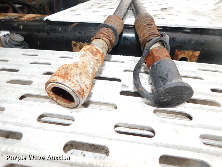 image for item DJ5929 2013 Freightliner Cascadia 125  semi truck