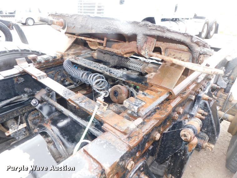 image for item DJ5929 2013 Freightliner Cascadia 125  semi truck