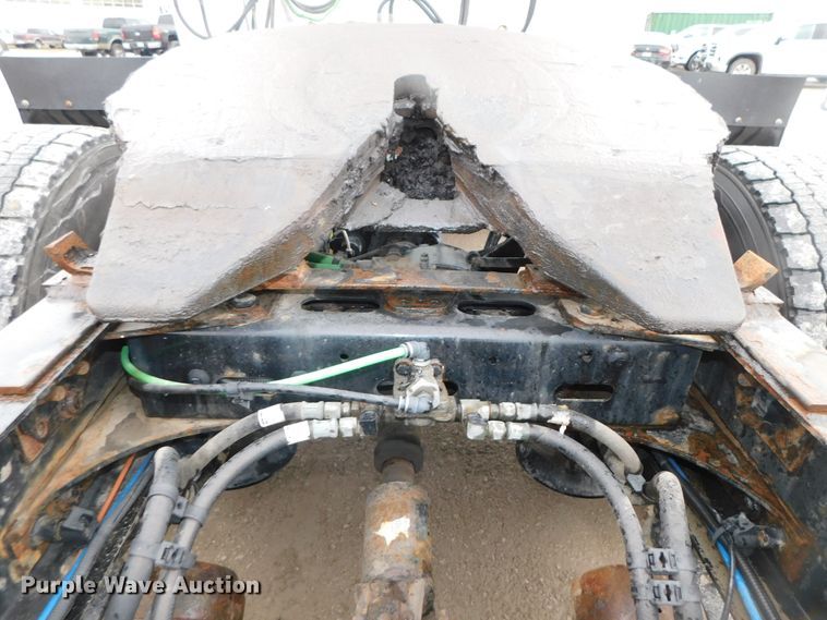 image for item DJ5929 2013 Freightliner Cascadia 125  semi truck