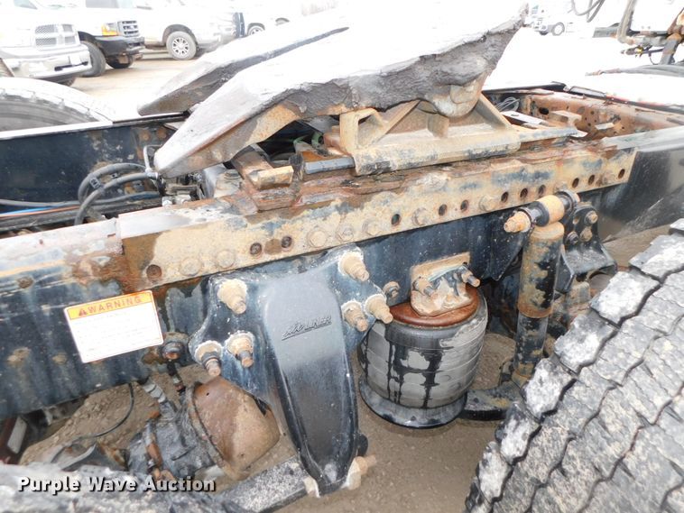 image for item DJ5929 2013 Freightliner Cascadia 125  semi truck