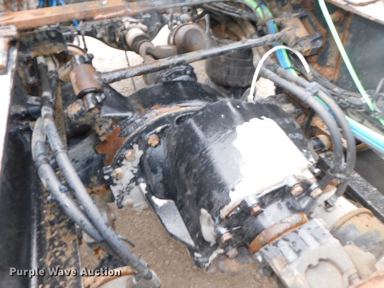 image for item DJ5929 2013 Freightliner Cascadia 125  semi truck